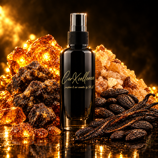 Great Night Autoparfüm Spray 100ml von CarXcellence – amberiger, süß-harziger Autoduft mit kostbarem Amber, spanischem Labdanum, siamesischem Benzoeharz, Tonkabohne und Vanille. Warme, raumfüllende Aura mit herausragender Ausdauer auf Autoteppichen.