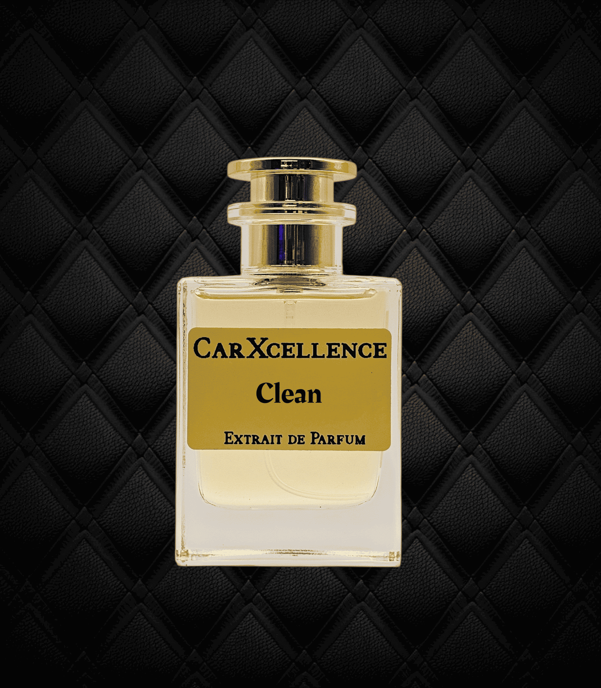 Flakon des Herren-Designer-Parfüms CarXcellence Clean vor einem gesteppten Lederhintergrund.